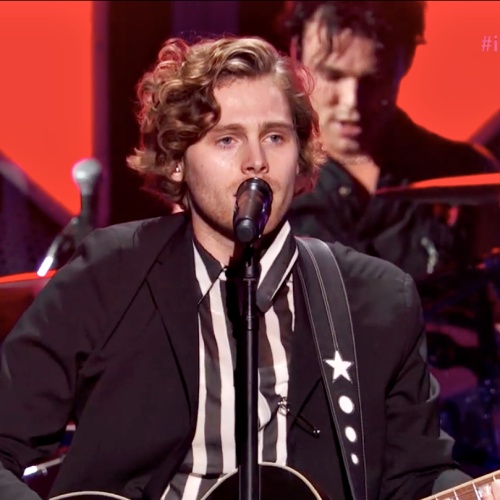 5SOS miss One Direction