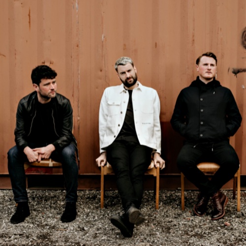 Courteeners make Official Chart history as ‘St. Jude’ reaches Number 1 15 years after its release – Music News