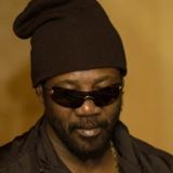 Frederick-Hibbert-of-Toots-and-the-Maytals-injured-by-bottle
