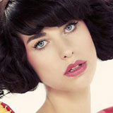 Kimbra-Goes-crazy-in-Come-Into-My-Head-video