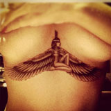 Rihanna-gets-tatoo-tribute-to-grandmother