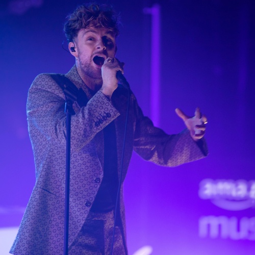 Tom Grennan set to score second Number 1 album with ‘What Ifs & Maybes’ – Music News