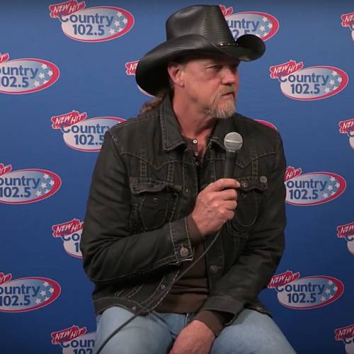 Trace Adkins pokes fun at Blake Shelton's love life at CMT Artists of the Year ceremony
