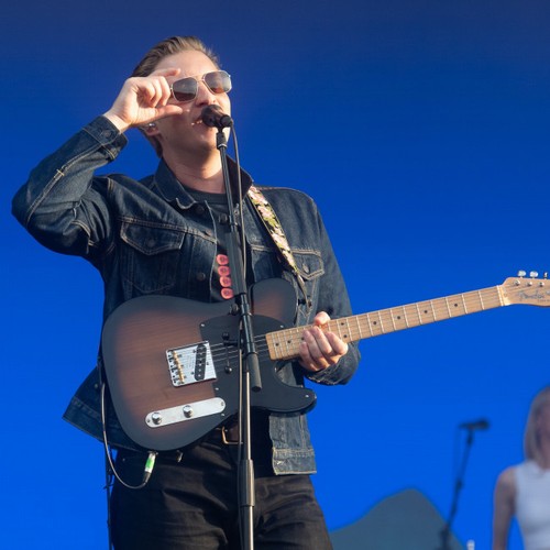 George Ezra would happily quit the spotlight – Music News