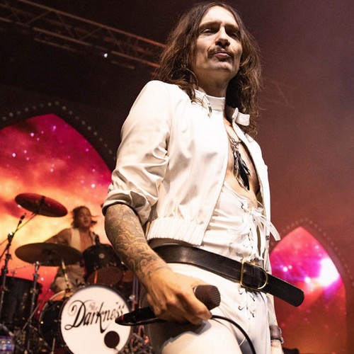 Justin Hawkins left ‘limping’ after doing David Lee Roth-style split stage jump – Music News