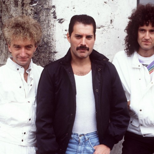 Brian May: Queen a été irrité par les foules chantant chaque ligne de leurs chansons – News 24