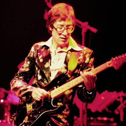 Hank Marvin twice forgot how to play the Shadows’ hit Atlantis mid-song – Music News
