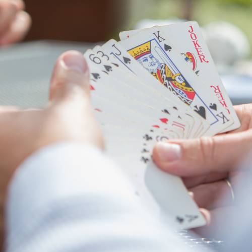Background music deals its influence in winning hands