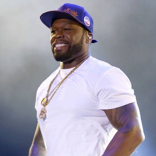 50 Cent gets flirty with female statue