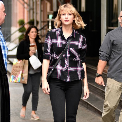 Taylor Swift booked for stage return on Super Bowl eve