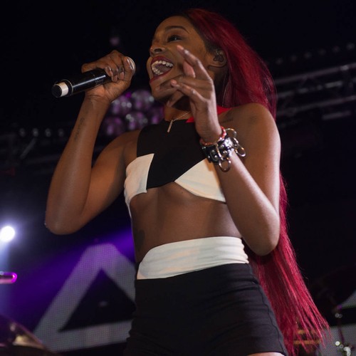 Azealia Banks still planning to press charges against Russell Crowe