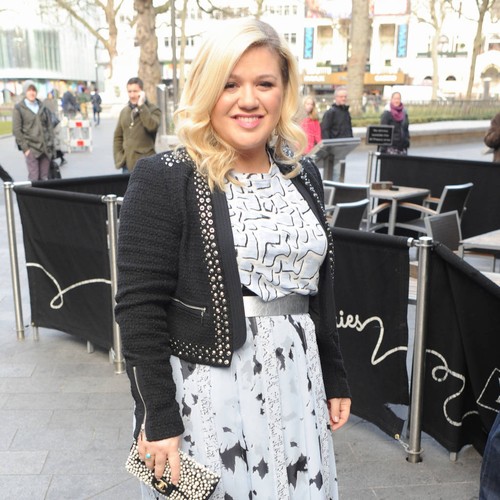 Kelly Clarkson thankful to have husband as her manager