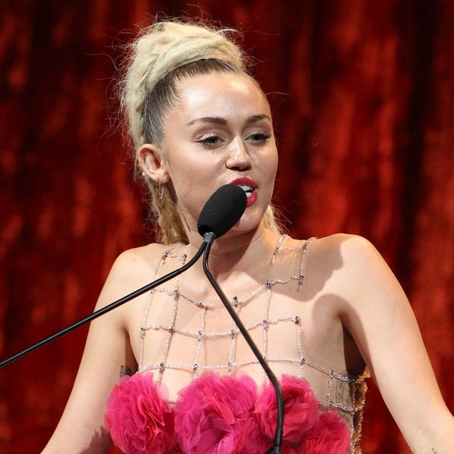 Miley Cyrus supports Dolly Parton's charity push to help fire hit families