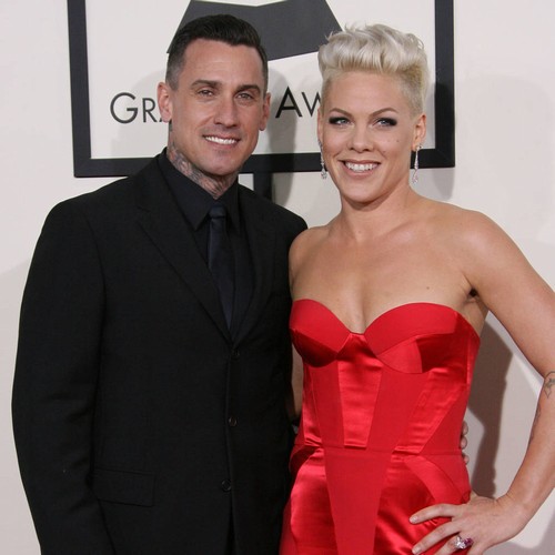 Pregnant Pink laughs off marriage split gossip