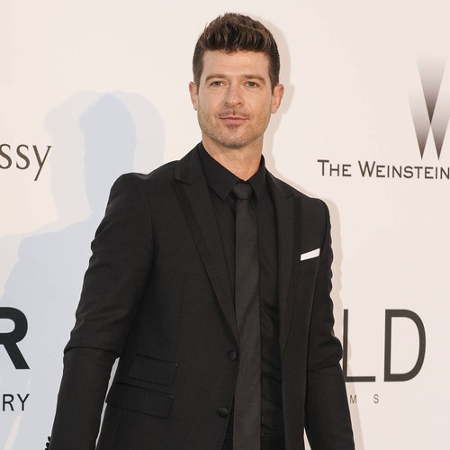 Robin Thicke breaks down at father Alan's funeral