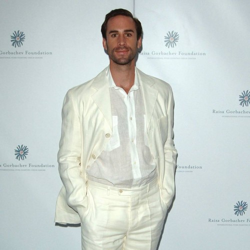 Director defends decision to cast Joseph Fiennes as Michael Jackson