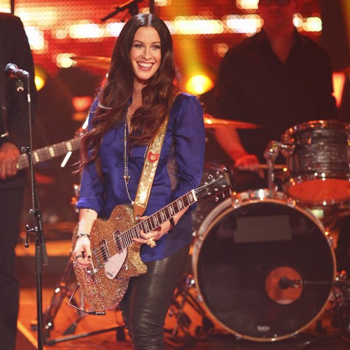 Alanis Morissette has $2 million worth of jewellery stolen - report