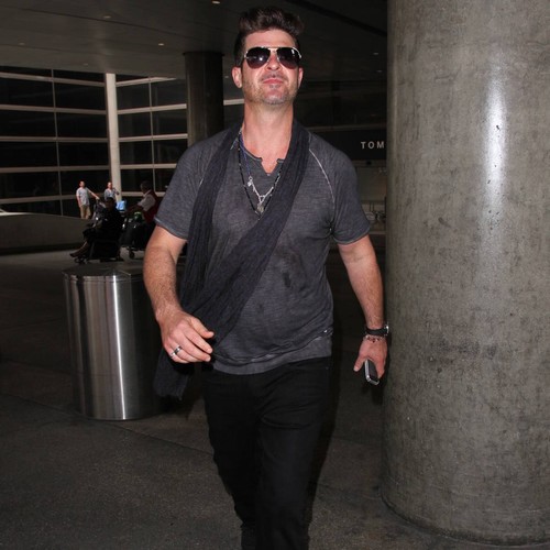 Robin Thicke blasted for using 'back channels' to deal with custody battle