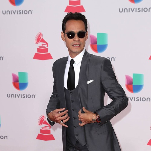 Marc Anthony makes red carpet debut with model girlfriend