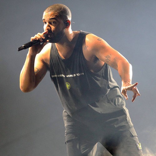 Drake struck down with food poisoning - report