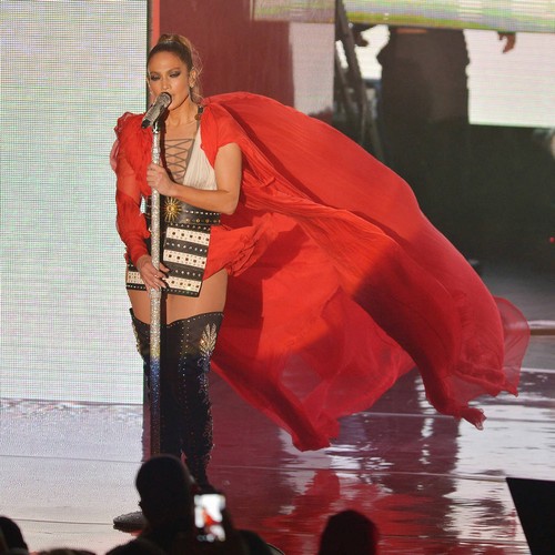 Jennifer Lopez invites ex Marc Anthony to perform in Dominican Republic