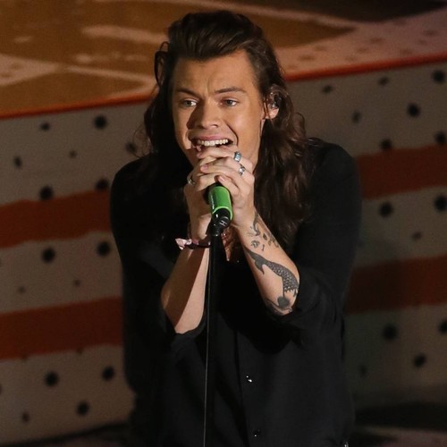 Harry Styles teases clip from new music video