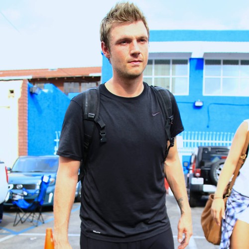 Nick and Aaron Carter's father dies
