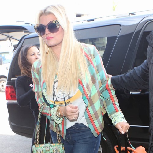 Jessica Simpson denies pregnancy rumours