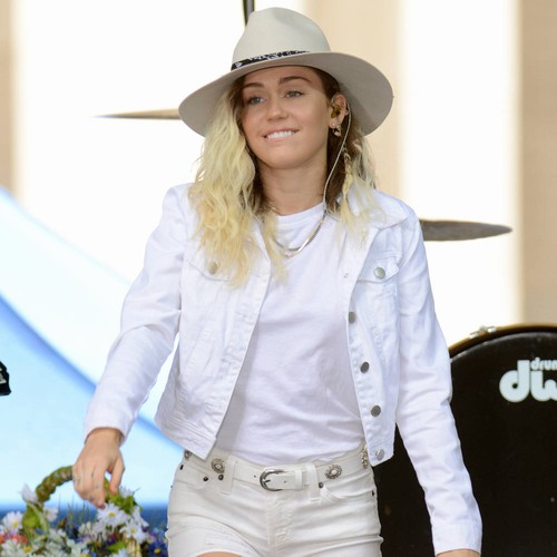 Noah Cyrus slept through sister Miley's TV duet plans