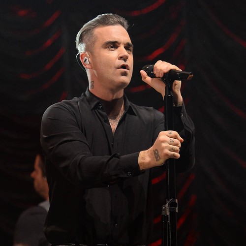 Robbie Williams breaks down during Manchester concert