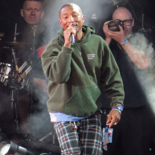 Pharrell Williams brings sick fan onstage at Philadelphia concert