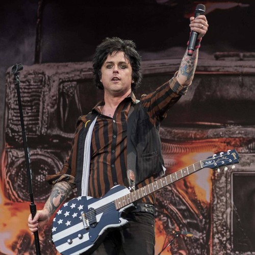 Green Day fans serenade band after show cancellation