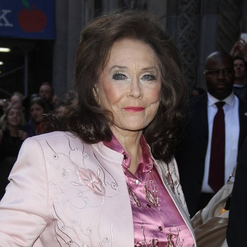 Loretta Lynn postpones album, cancels shows after stroke