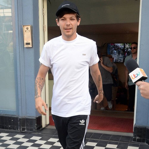 Louis Tomlinson shoots down Harry Styles romance rumours one last time