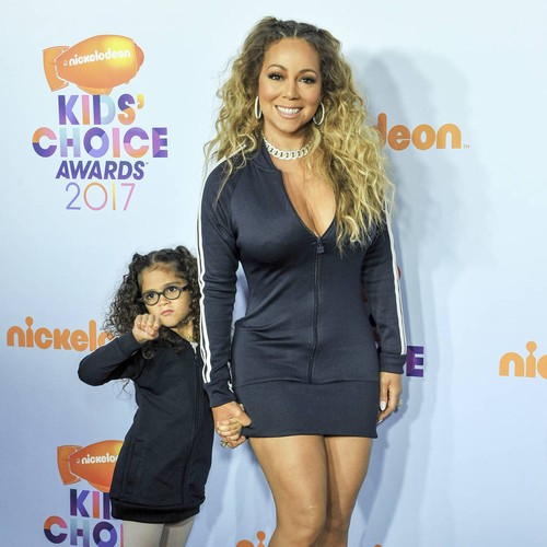 Mariah Carey's daughter sings onstage with mum