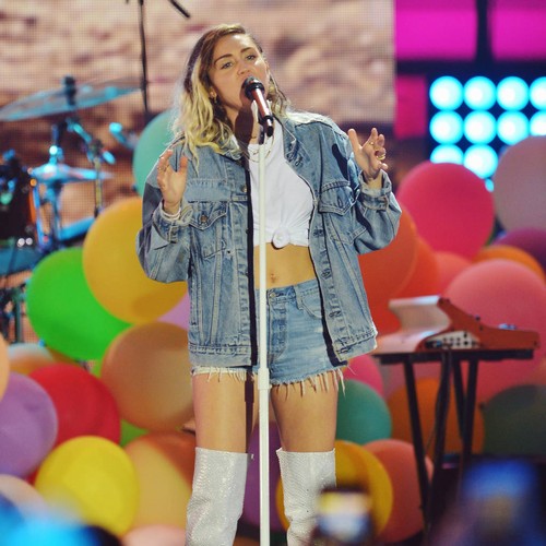 Miley Cyrus: 'My parents' marriage woes have been great lessons in love'