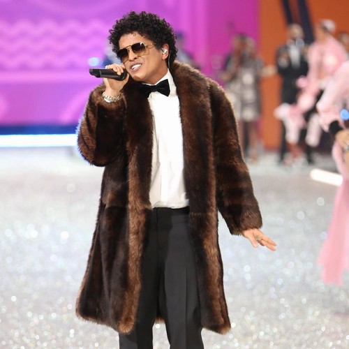 Bruno Mars to donate $1 million to those affected by Flint water crisis