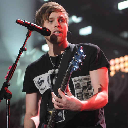 Luke Hemmings' ex accuses pop star of cheating on her