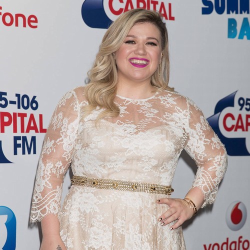 Kelly Clarkson left speechless by daughter's British bedtime cursing