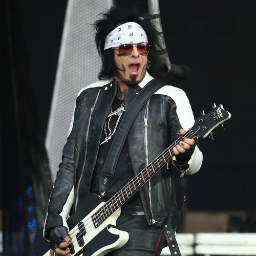 Nikki Sixx calls on President Trump to tackle opioid crisis