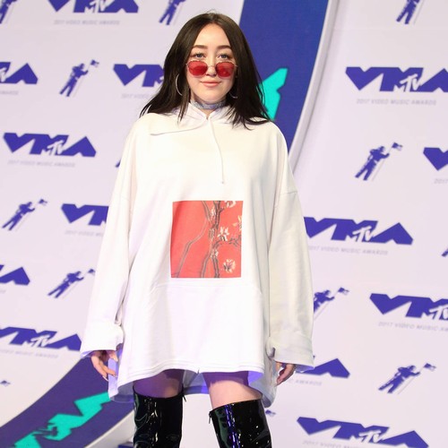 Noah Cyrus joined by sister Miley and father Billy during gig