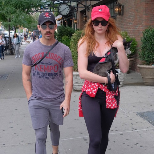 Joe Jonas engaged to Sophie Turner