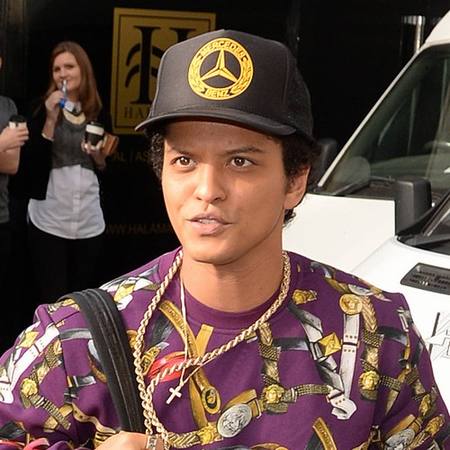 Bruno Mars battling sinus infection on his Magic World Tour