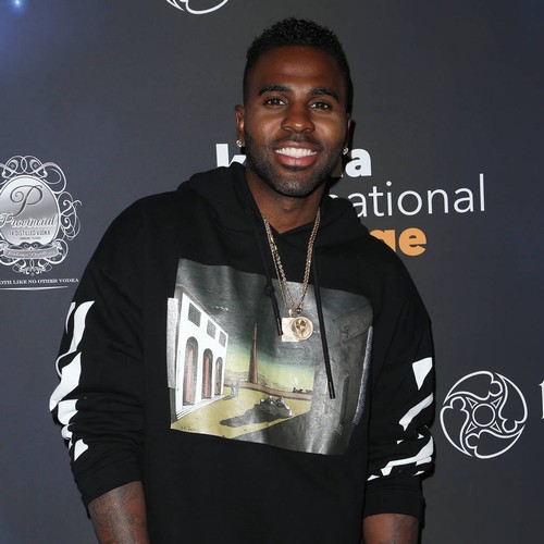 Jason Derulo makes surprise food donation to shelter on Thanksgiving