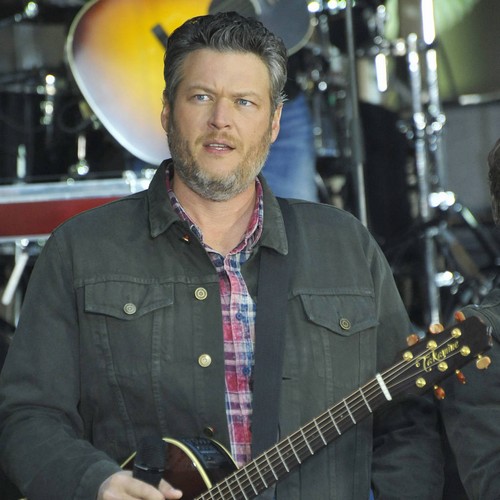 Blake Shelton reaches out to students mourning the deaths of car crash victims
