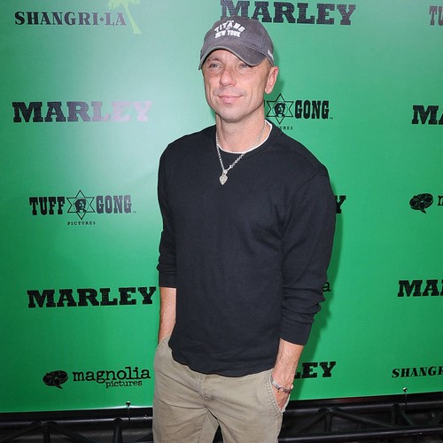 Kenny Chesney adds pet rescues to hurricane relief efforts