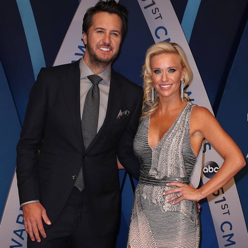 Luke Bryan presents wife with baby kangaroos