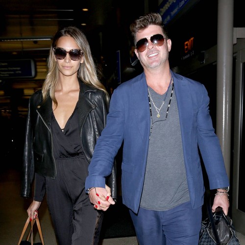 Robin Thicke's pregnant girlfriend counting down to baby