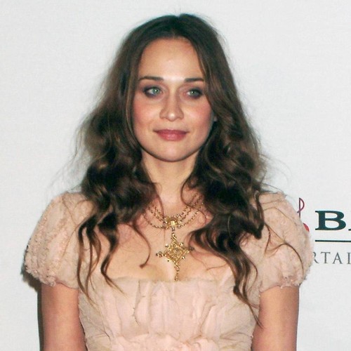 Fiona Apple uses T-shirt to slam Grammys boss Neil Portnow