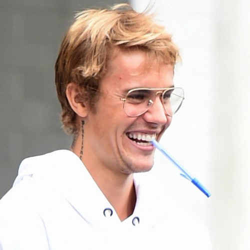 Justin Bieber 'standing by' Selena Gomez after two-week treatment program